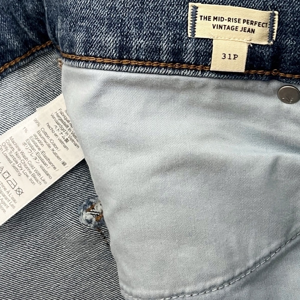 Madewell The Petite Mid-Rise Perfect Vintage Jeans in Knowland Wash - Picture 5 of 8